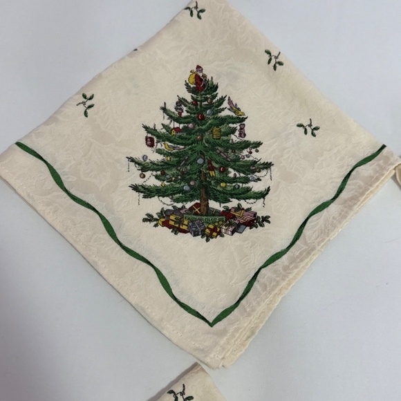 Spode Christmas Tree Santa On Top 19x18 Cloth Napkins Set of 4 - Picture 7 of 11